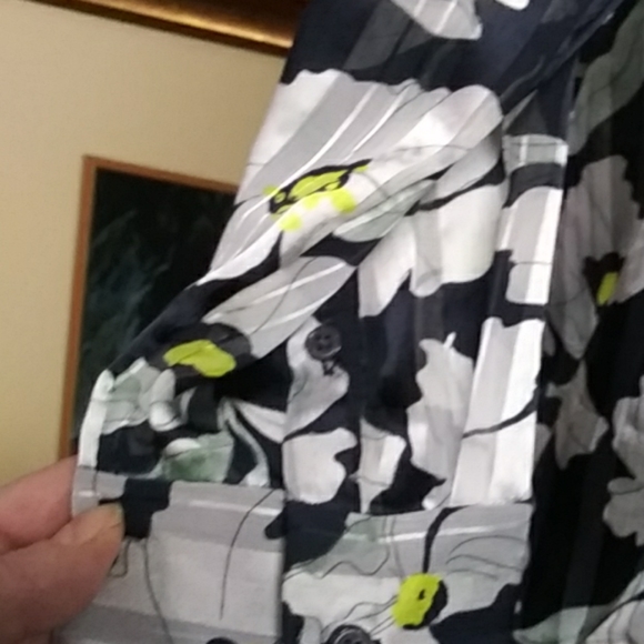 Banana Republic Floral Blouse Size Large - Picture 3 of 5